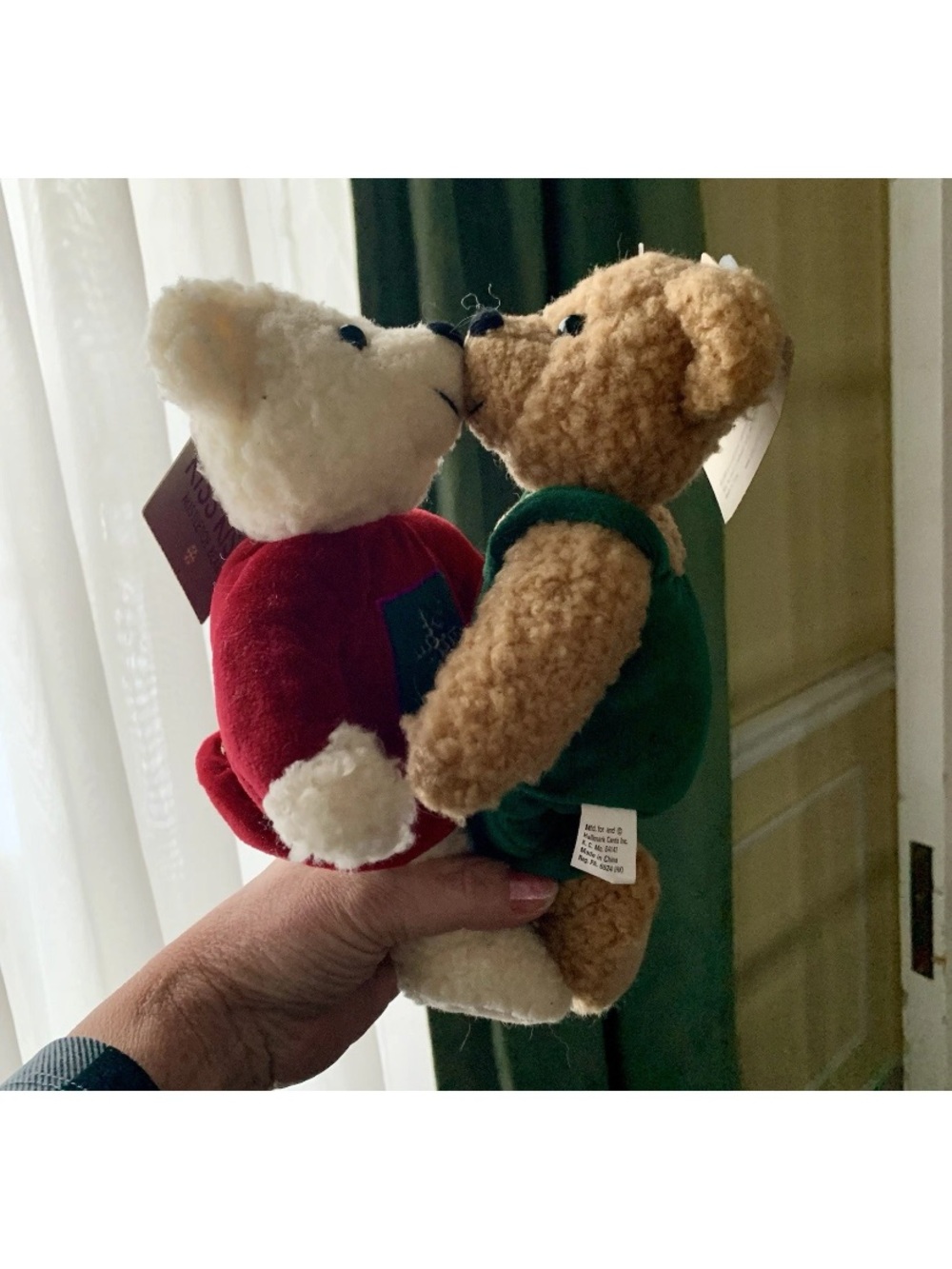 Hallmark Kiss Kiss plush bears stuffed animal Christmas 10” Set Of 2